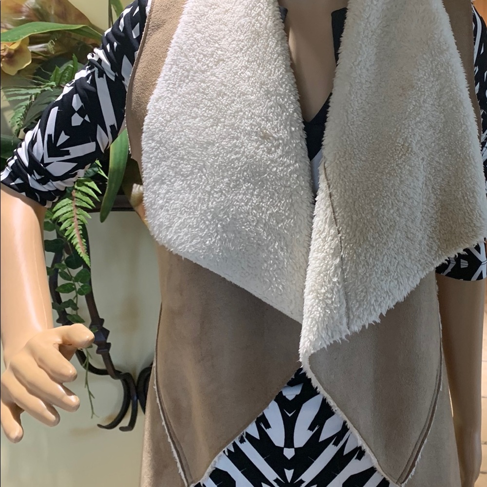 Xhilaration brown vest